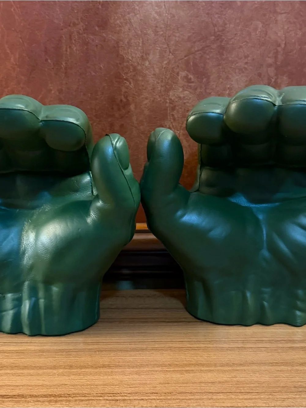 Marvel Hasbro 2015 Avengers Incredible Hulk Open Grip Green Foam Glove Hand